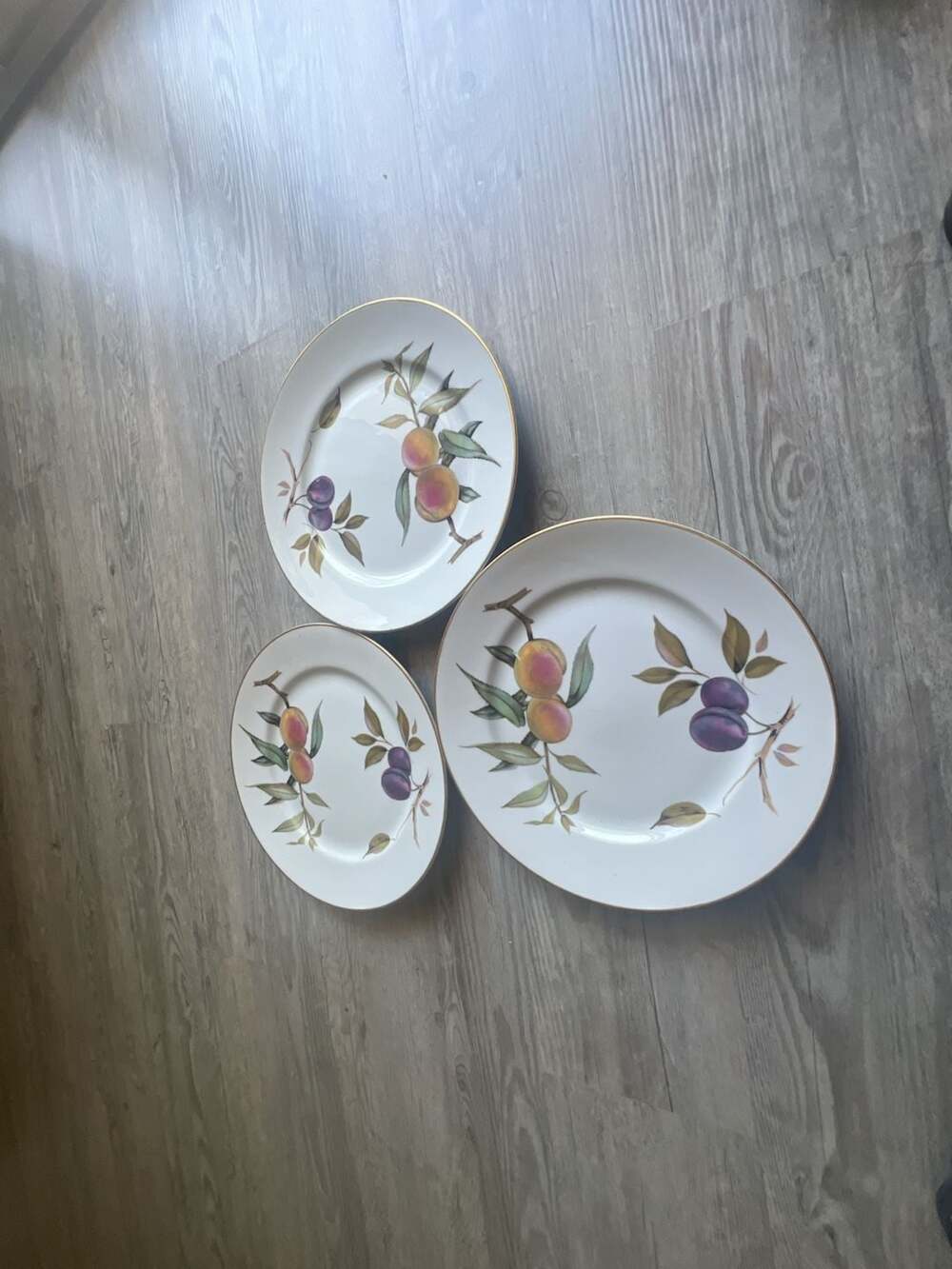 Royal Worcester Evesham Flameproof Porcelain Dinner Plates Fruit Motif Set of 3